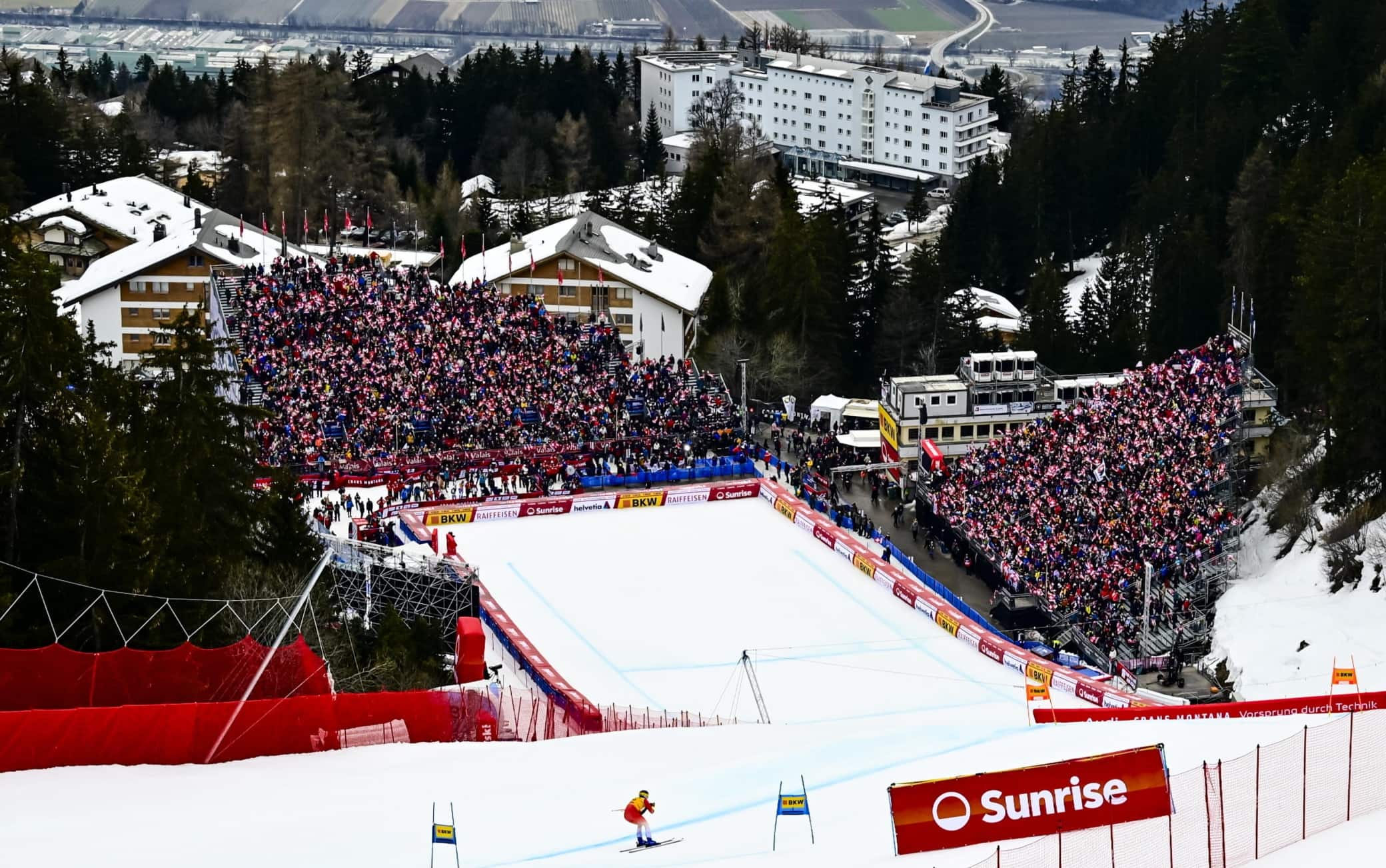Crans Montana, le azzurre con il lutto al braccio nelle gare di Coppa del mondo di sci  