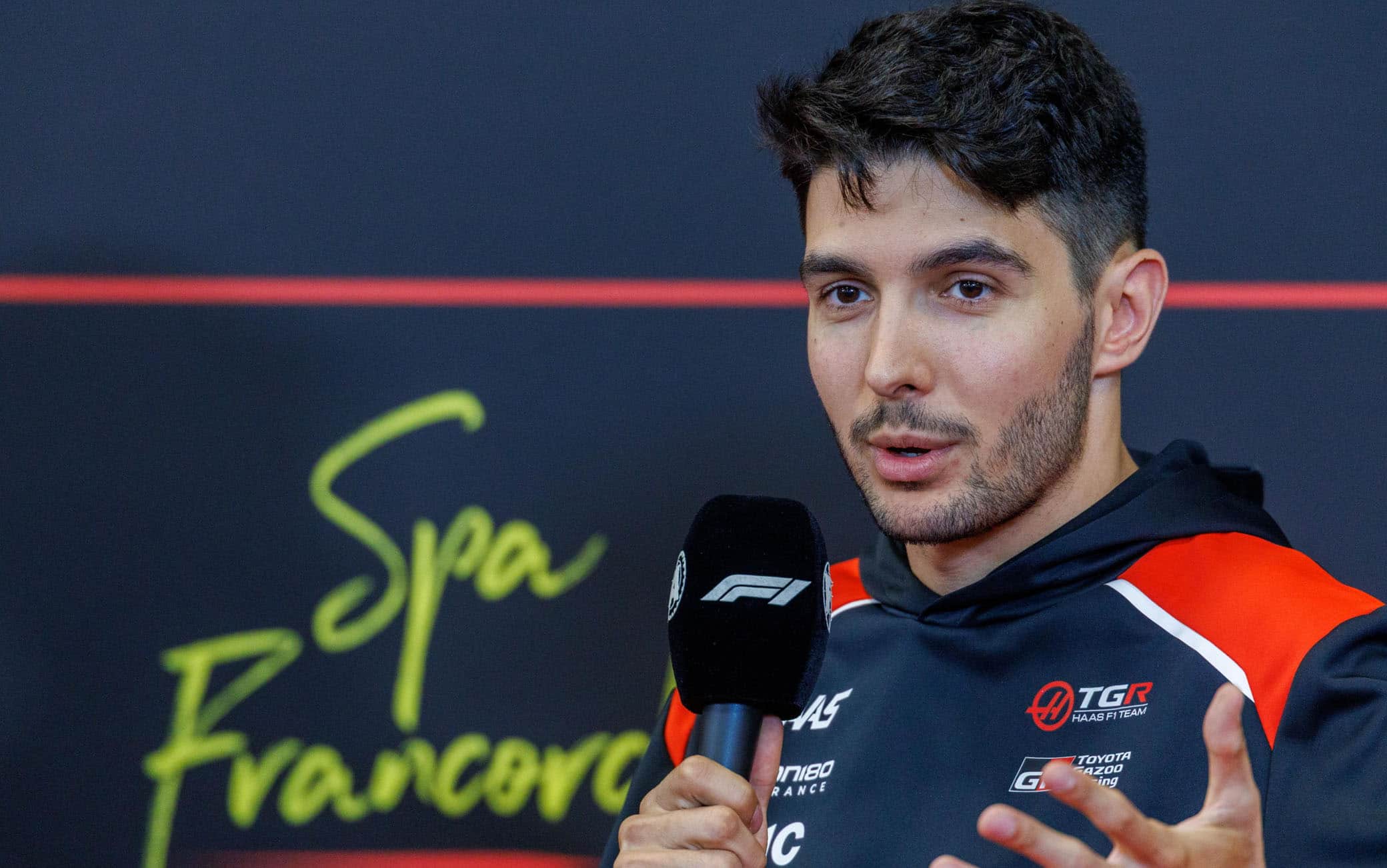 Ocon multato di 5mila euro per un minuto di ritardo in conferenza stampa a Spa