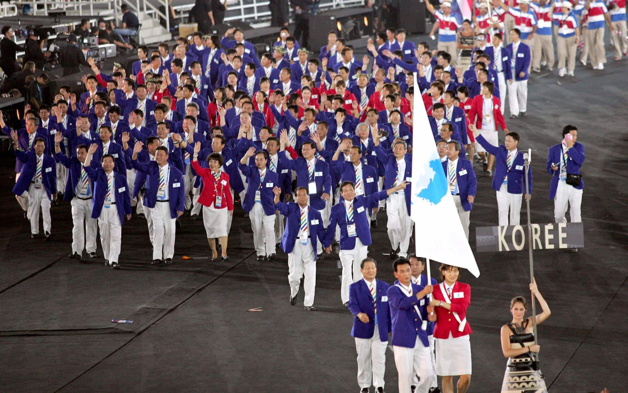 Le due Coree sfilano sotto la stessa bandiera ad Atene 2004