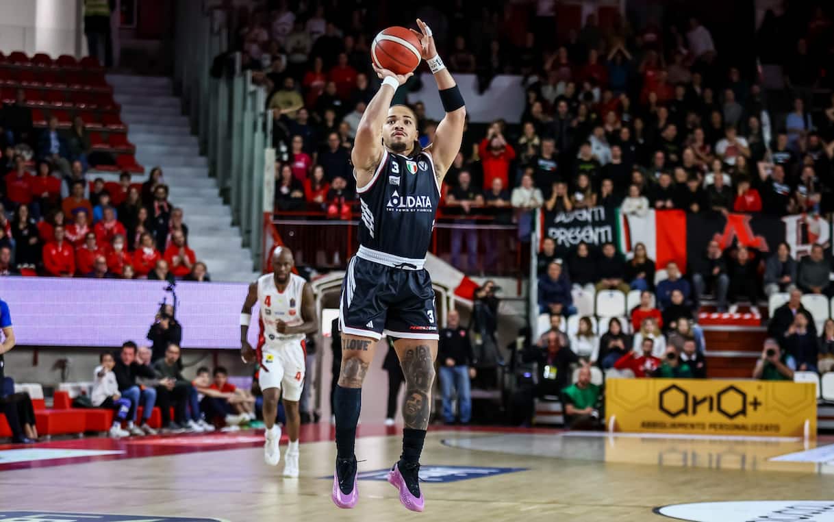 https://sport.sky.it/assets/images/5584328777c2adcfac9bb5023d9f7c760d31ce54/skysport/it/basket/2025/11/17/treviso-virtus-bologna-lega-basket-risultato/Carsen_Edwards_Ciamillo-Castoria_Virtus_Bologna.jpg?im=Resize,width=1218