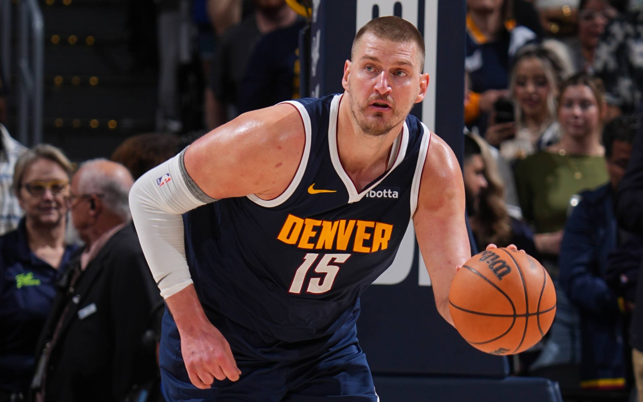 NBA, Nikola Jokic sempre più nella storia: tripla doppia mai vista e 6.000 assist