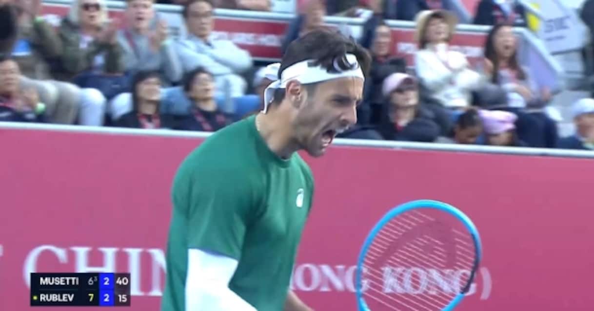 https://sport.sky.it/assets/images/55a172c8f0eb8ba61da120a69f430cd3f298d0b9/skysport/it/tennis/video/2026/01/10/musetti-rublev-punto-atp-hong-kong-video-1065036/og_screen_punto_musetti.jpg?im=Resize,width=1218