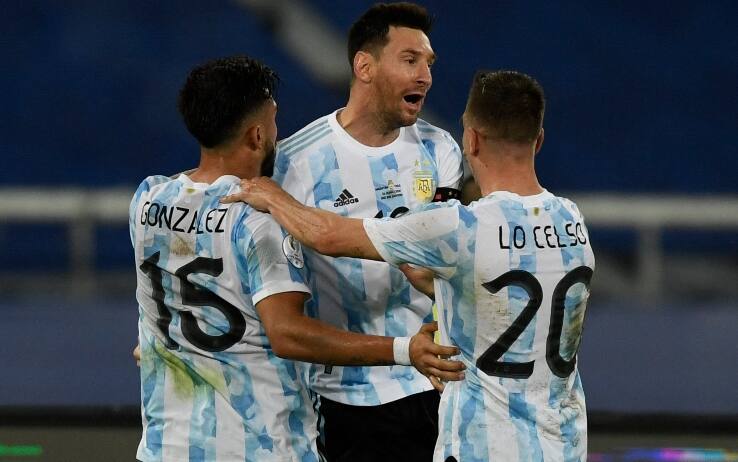 Nico Gonzalez con Messi e Lo Celso (Getty)