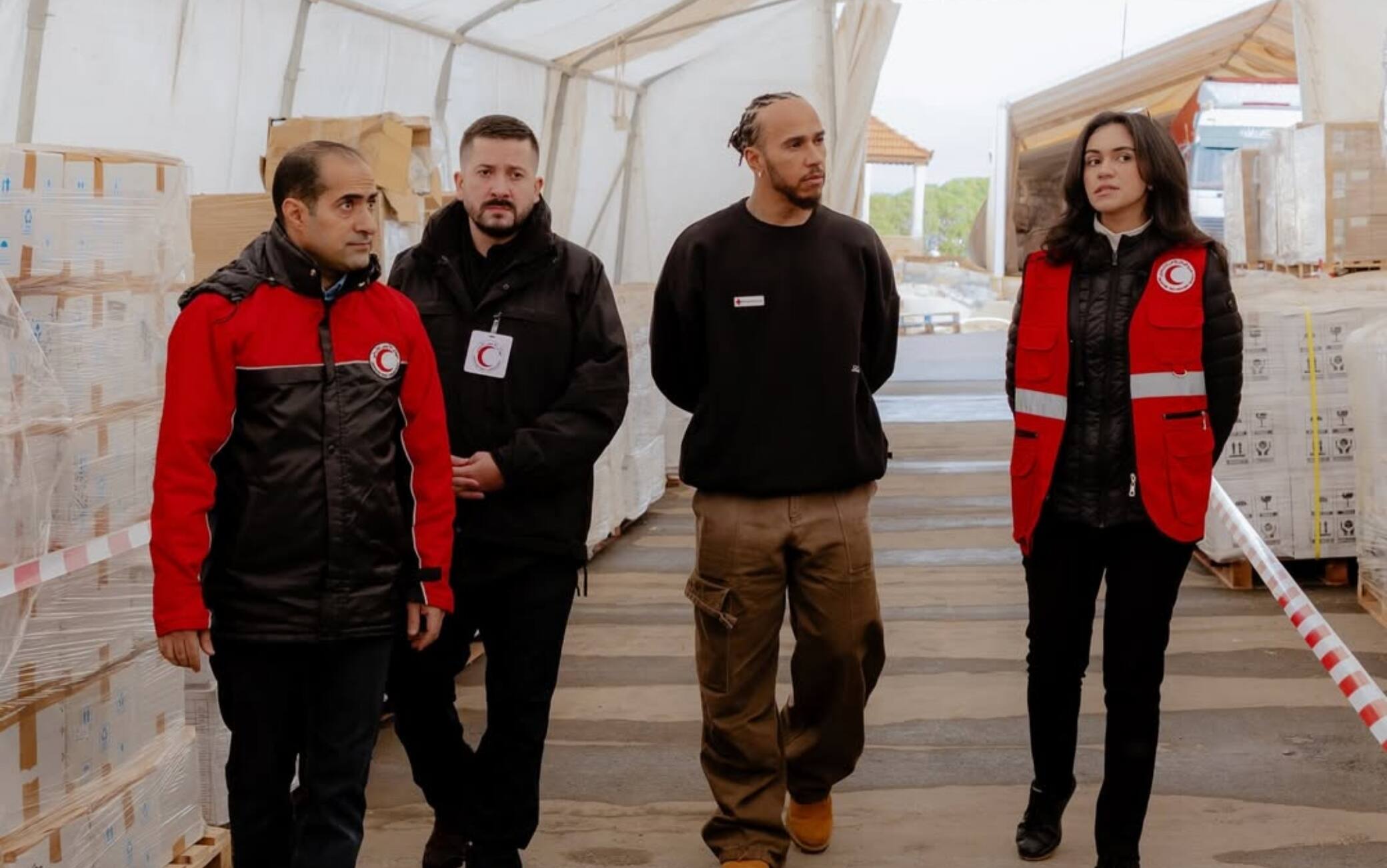 F1, Hamilton in Giordania per portare aiuti umanitari a Gaza