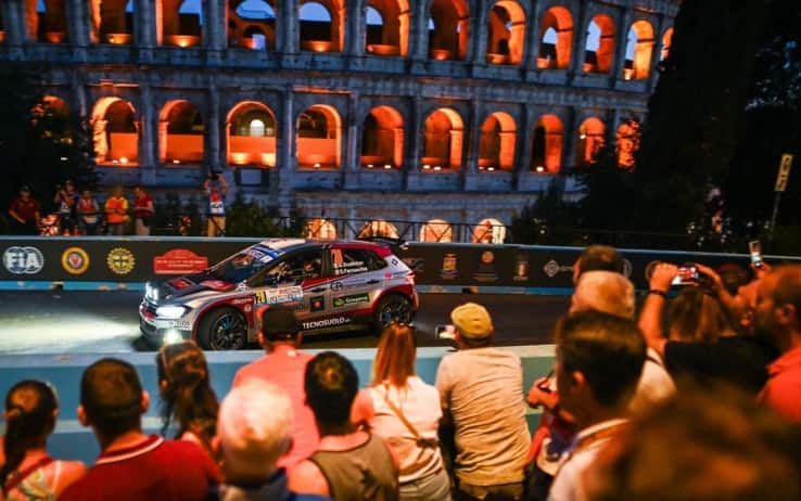 Rally Roma, comincia lo spettacolo: è live su Sky. VIDEO