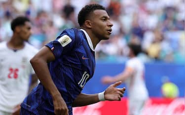 epa13119702 Kylian Mbappe of France celebrates scoring the 1-4 goal during the FIFA World Cup 2026 3rd place playoff match France against England, in Miami, Florida, USA, 18 July 2026.  EPA/CRISTOBAL HERRERA-ULASHKEVICH