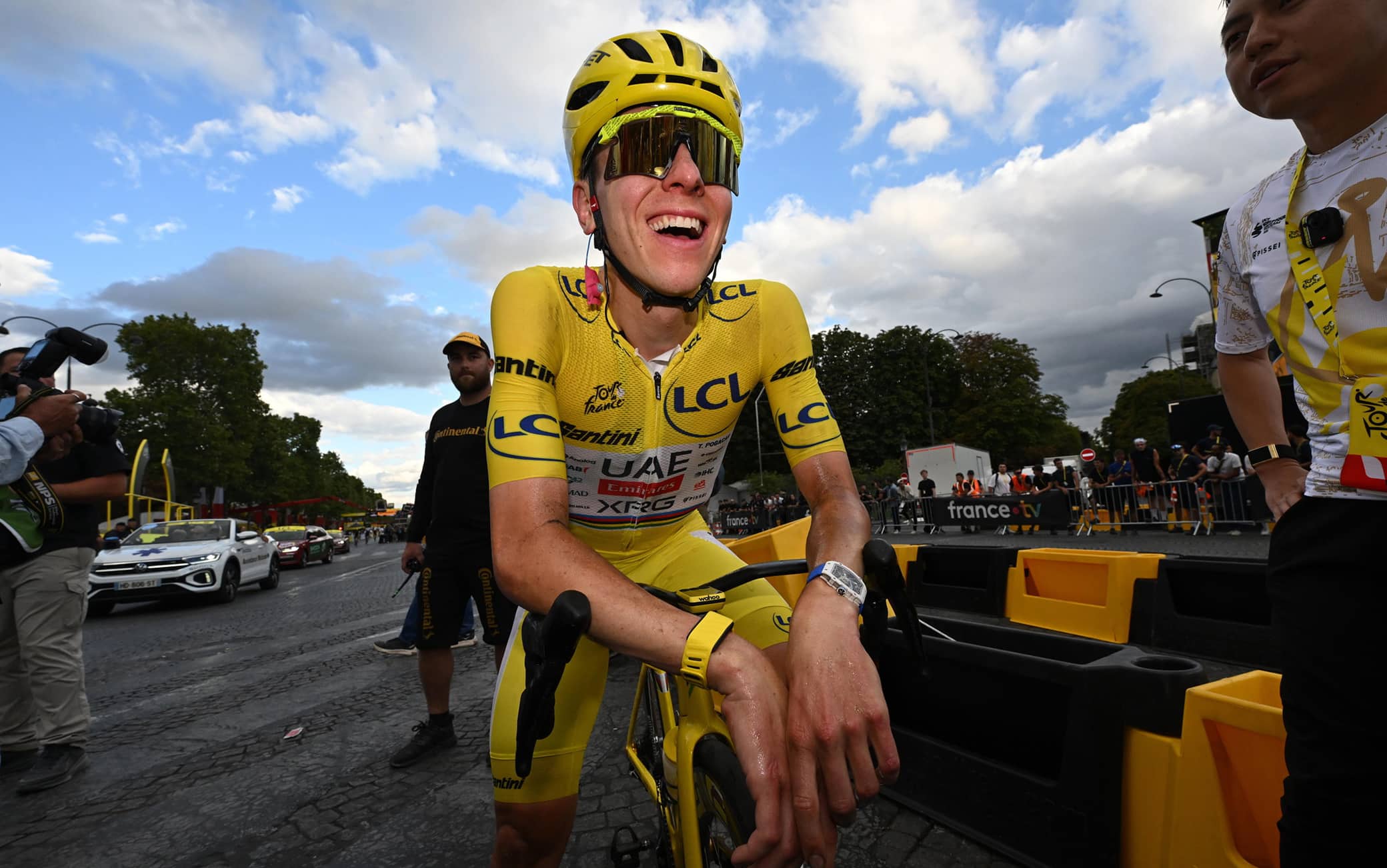 Pogacar vince il Tour de France: "Sarò alla Vuelta? Vedremo, ora mi godo il momento"