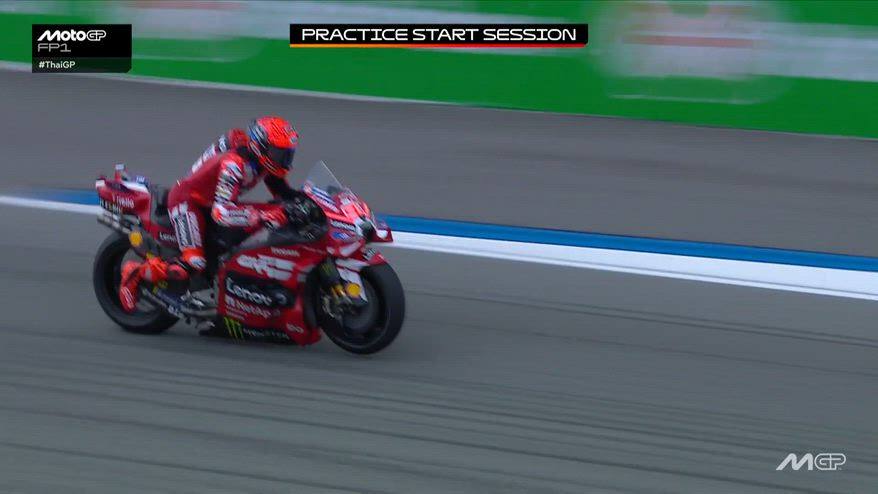 Marquez, la Ducati scivola durante le prove di partenza