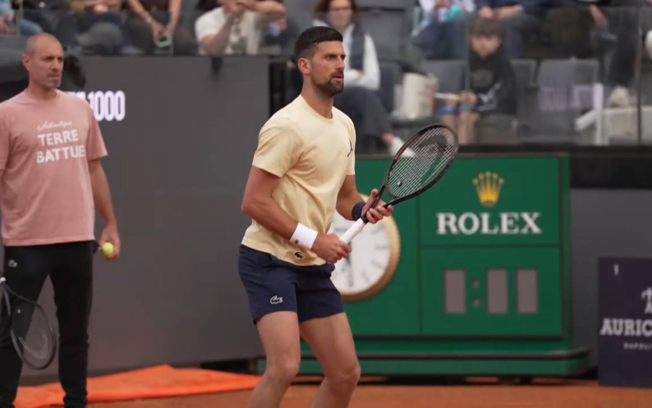 Riecco Djokovic: allenamento sul Centrale a due mesi dall'ultimo torneo