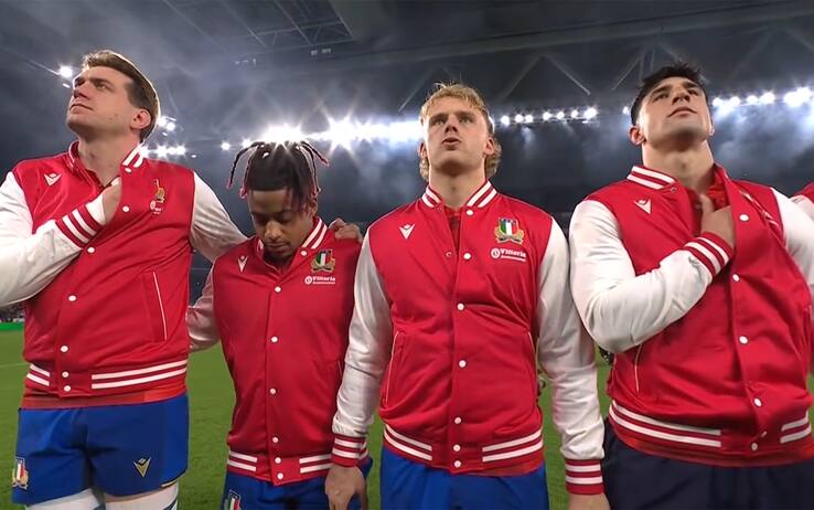 Italia in maglia rossa con la Francia nel Sei Nazioni: l'inno nazionale. VIDEO