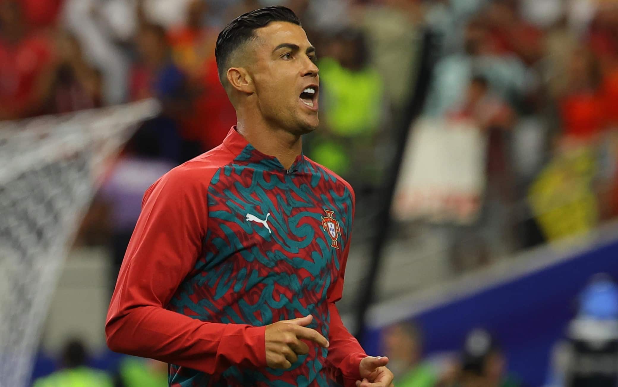 CR7 in campo per il riscaldamento