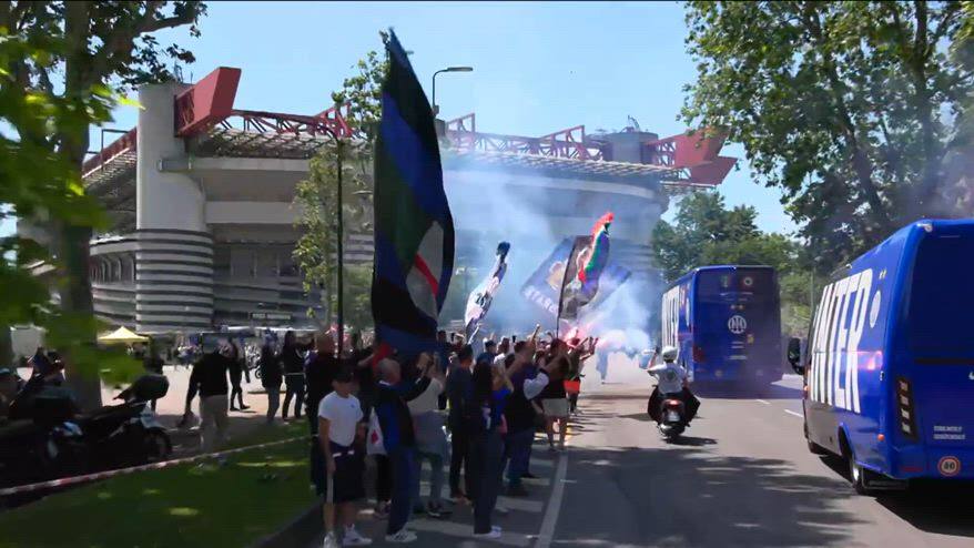 Inter, l'arrivo del pullman a San Siro