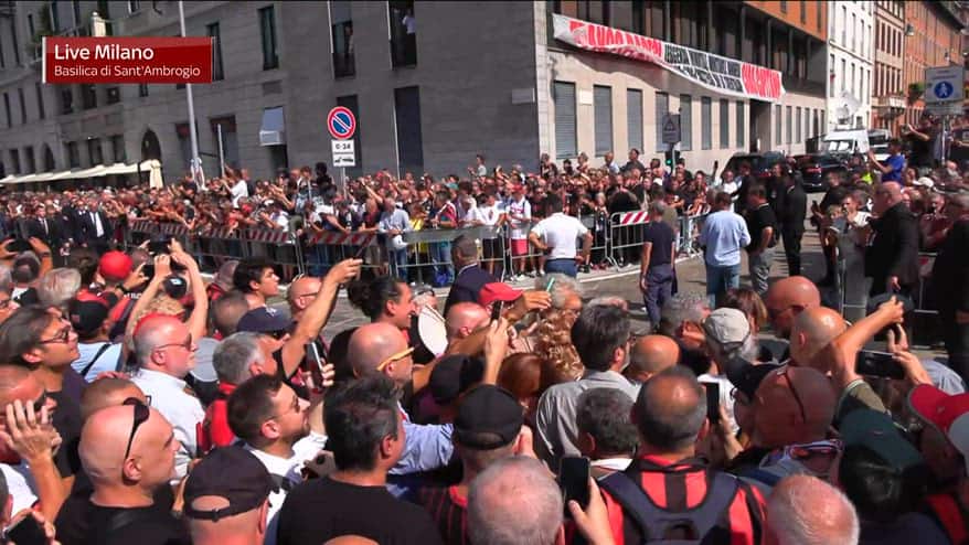 Funerali Baresi: l'arrivo di Ranieri e Baggio