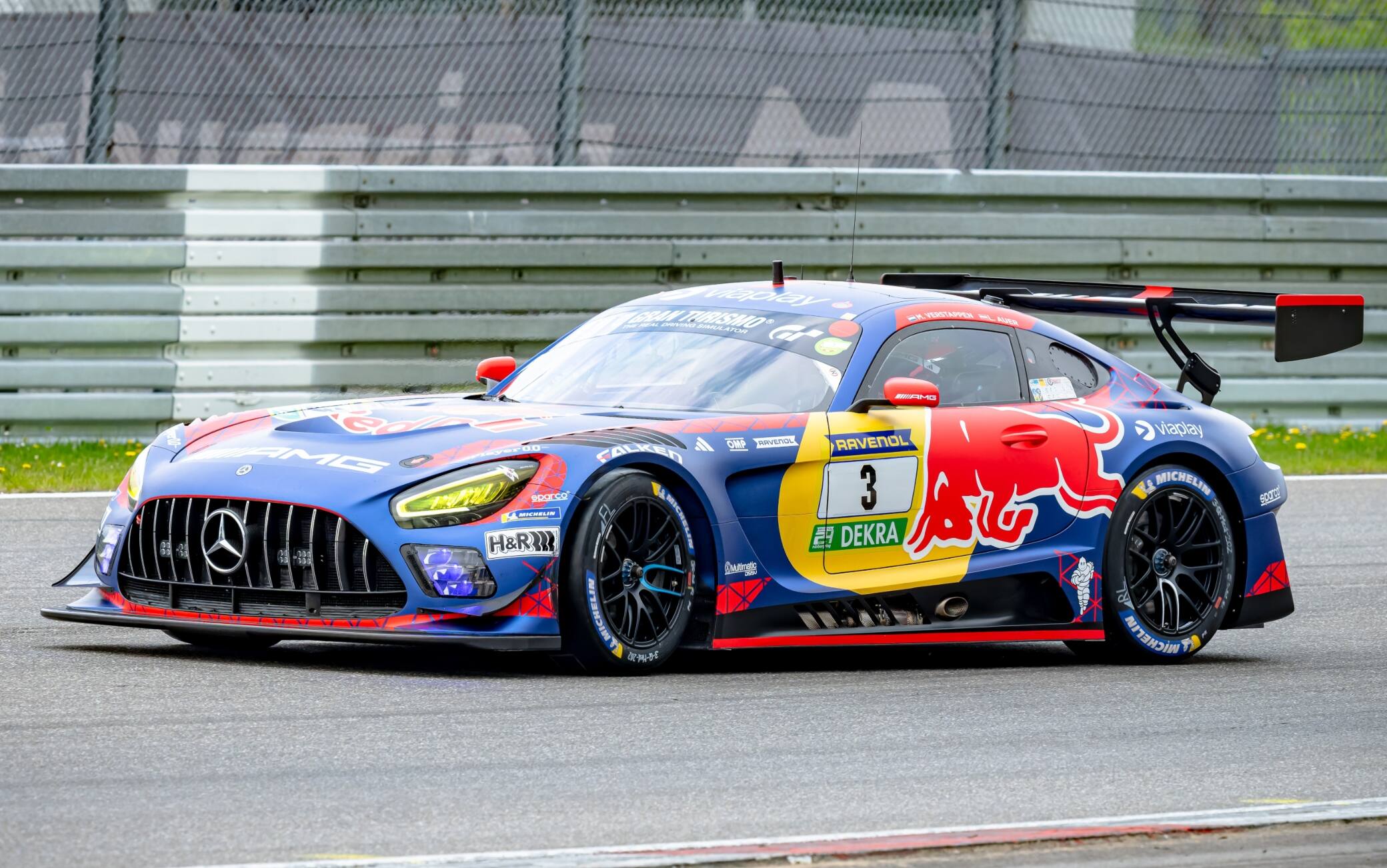 24 ore del Nurburgring: piloti, team e programma della gara su Sky