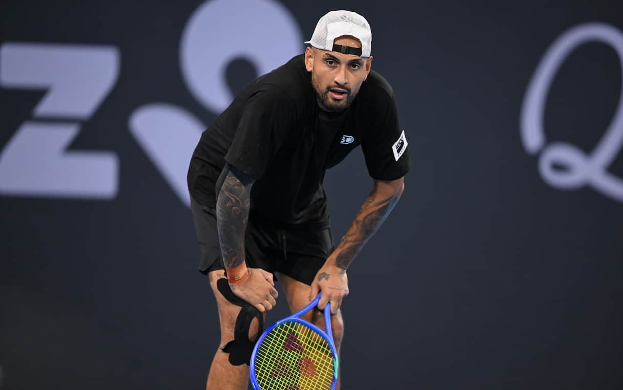 https://sport.sky.it/assets/images/5a60524c96a3433871f105c030836e409eaeb8c8/skysport/it/tennis/2026/01/09/kyrgios-australian-open-2026-singolare-forfait/ansa_kyrgios.jpg?im=Resize,width=1218