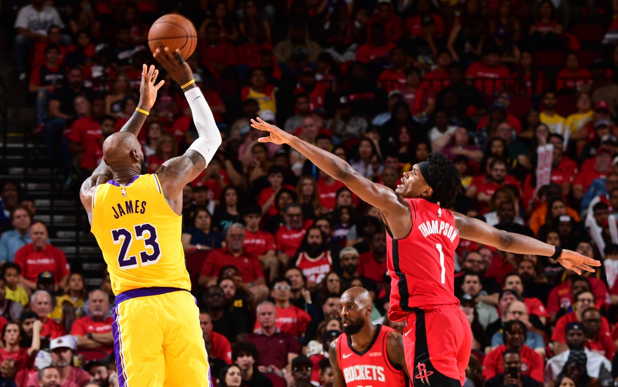 NBA, LeBron c'è sempre: 29 punti e 13 rimbalzi anche in gara-3 e i Lakers volano