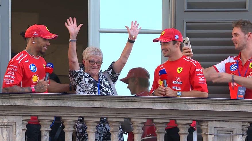 Ferrari, il saluto della mamma di Hamilton a Palazzo Reale