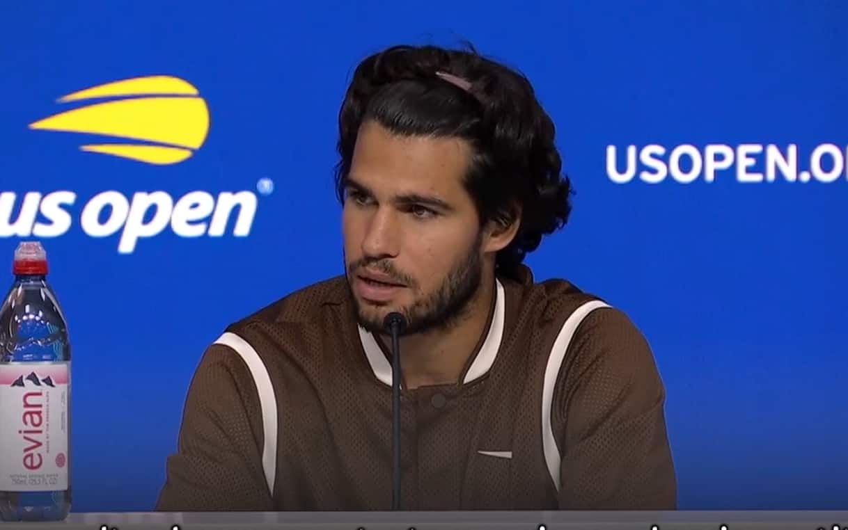 https://sport.sky.it/assets/images/5b951fe7badd524f89e2c0b35848cf481c1c0291/skysport/it/tennis/video/2026/09/01/alcaraz-us-open-intervista-video-1121201/alcaraz_conf.jpg?im=Resize,width=1218