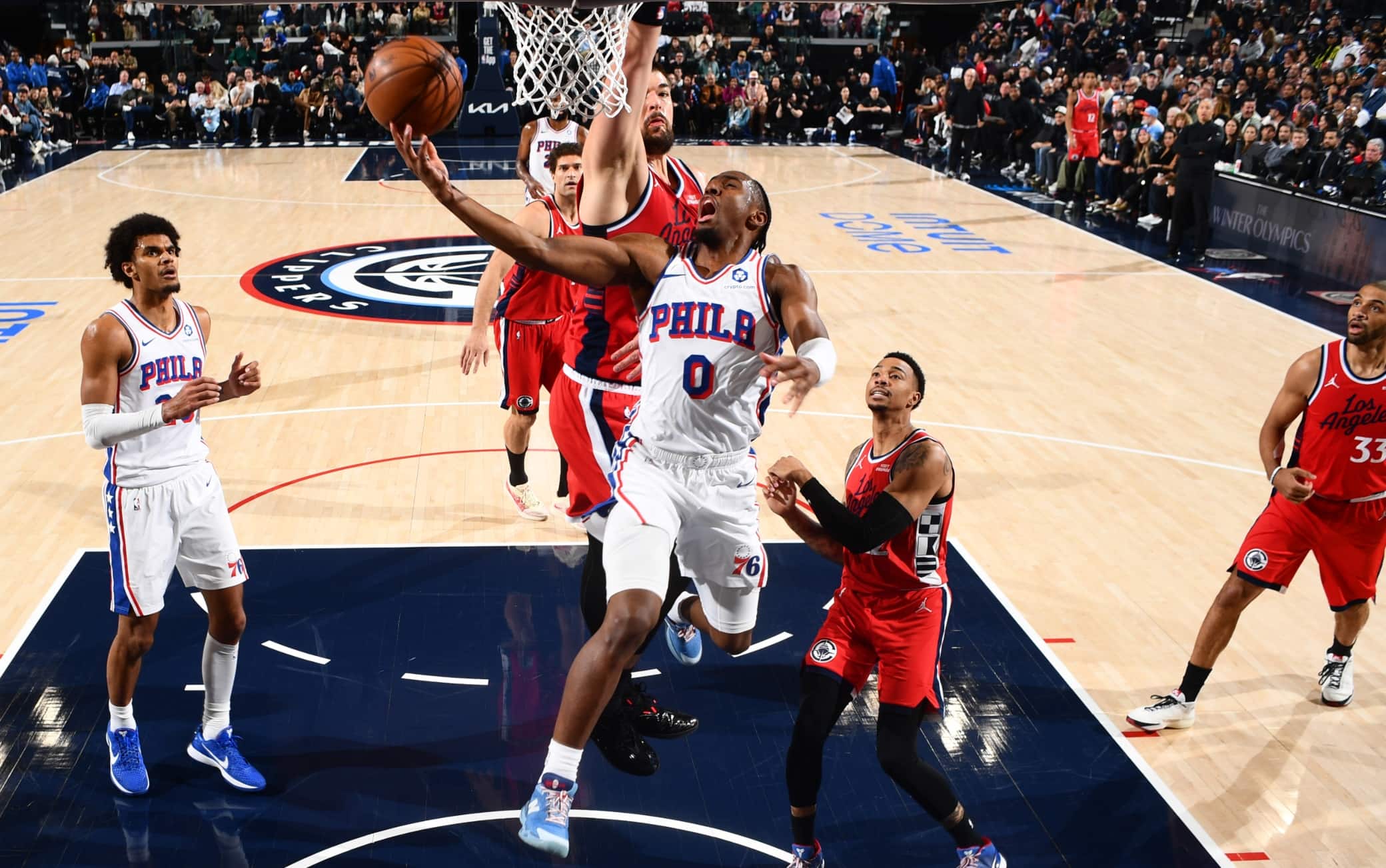 NBA, risultati della notte: Philadelphia domina i Clippers, Charlotte 7 vittorie in fila