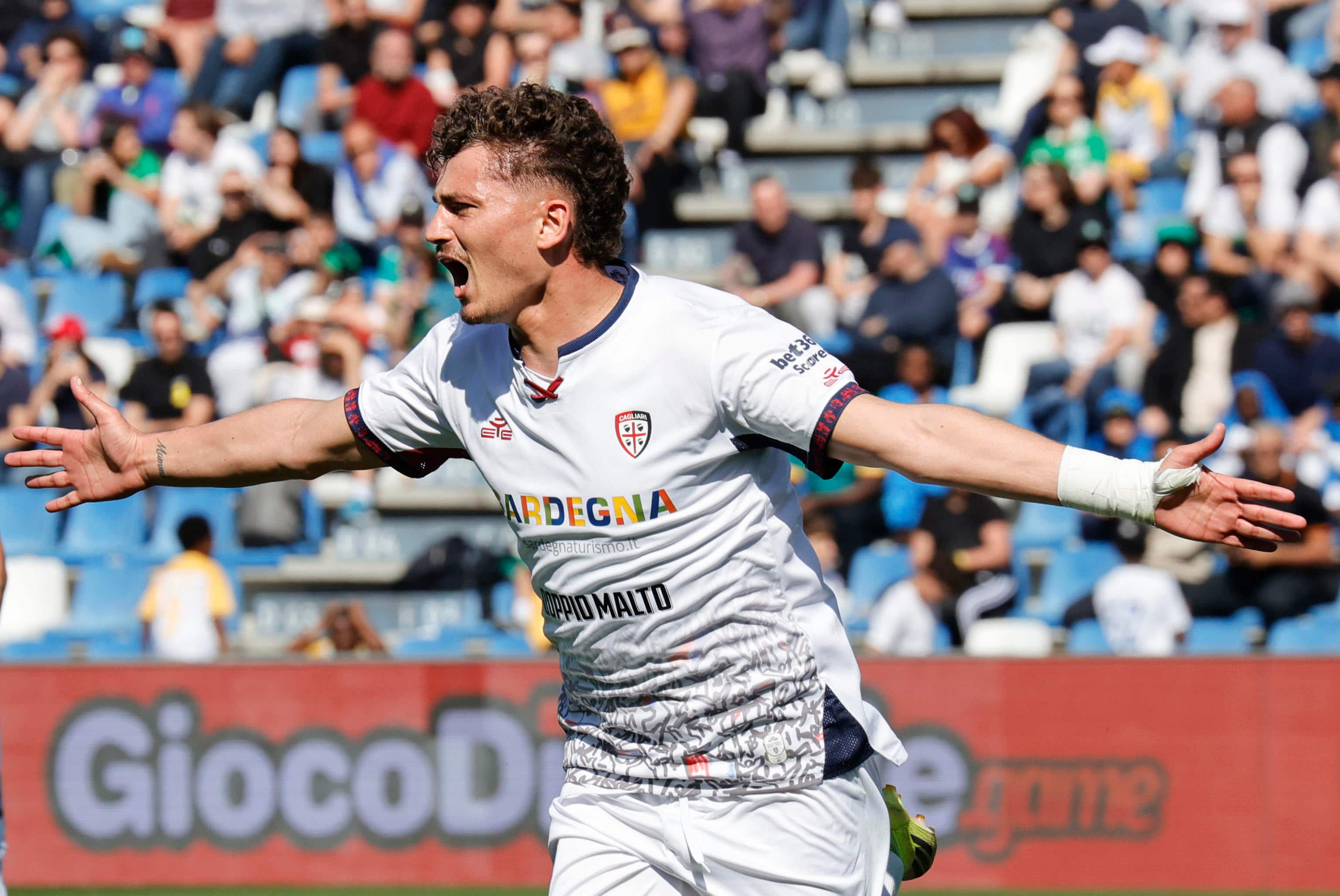 Cagliari, Sebastiano Esposito riscattato: all'Inter 4 milioni e 40% futura rivendita