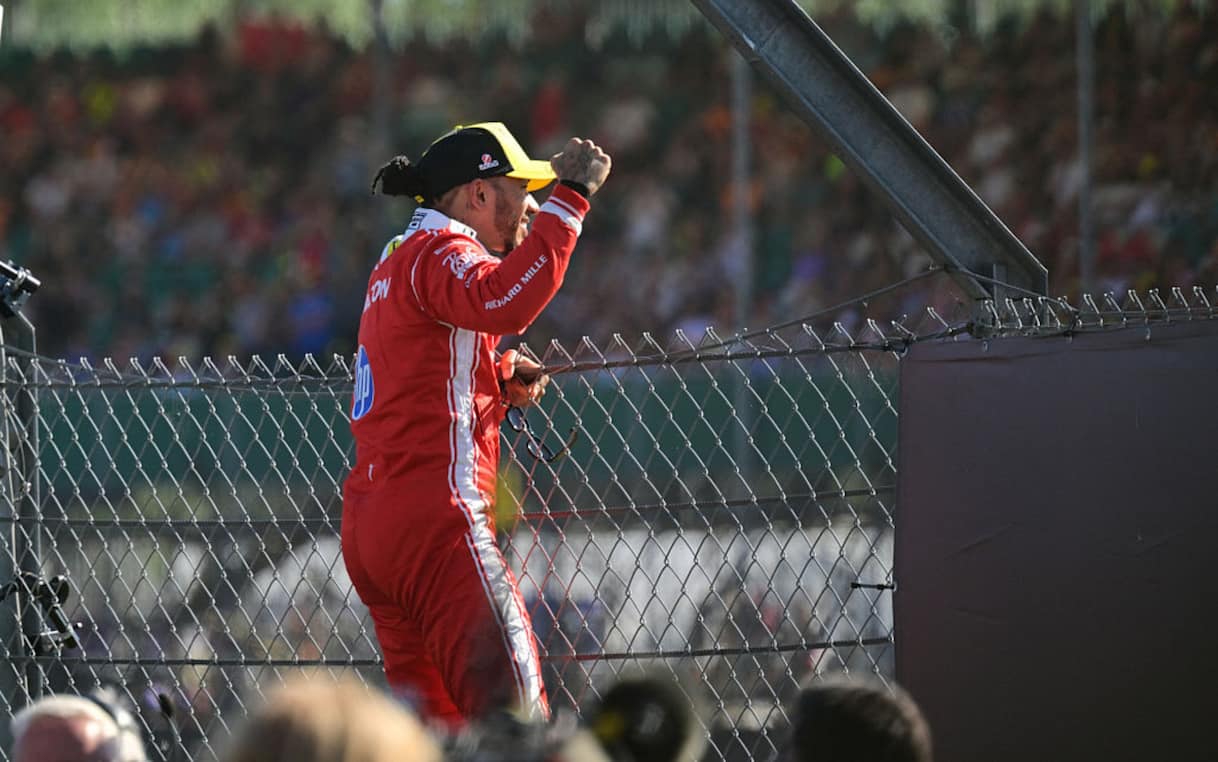 https://sport.sky.it/assets/images/5befdd28a4723686e6ea729173552973f7e6a732/skysport/it/motori/formula-1/video/2026/07/03/f1-hamilton-pole-sprint-silverstone-tifosi-video-1109428/f1_silverstone_hamilton_rete_tifosi_getty_2026.jpg?im=Resize,width=1218