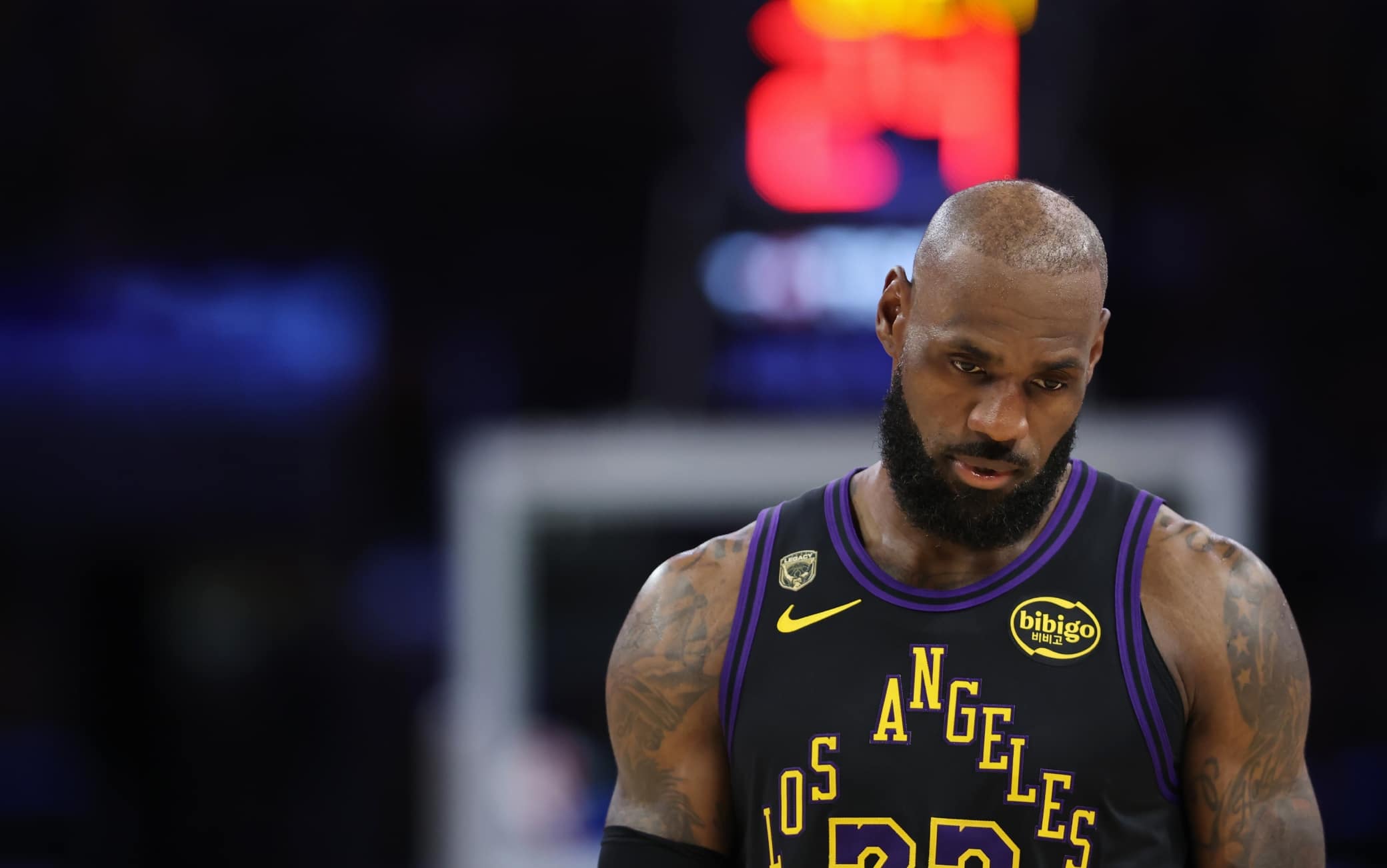 NBA, tra LeBron e i Lakers ci sono tensioni e incomprensioni: il futuro rimane incerto