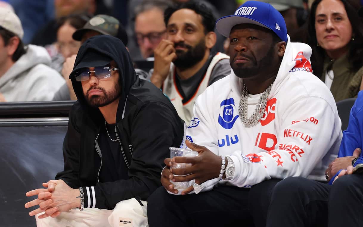 https://sport.sky.it/assets/images/5cbbcd5fc695ed517c17439454820b07bbc191ef/skysport/it/nba/video/2026/05/14/eminem-50-cent-nba-detroit-playoff-video-1097770/Eminem_50_Cent_Getty_Detroit_NBA_Playoff.jpg?im=Resize,width=1218