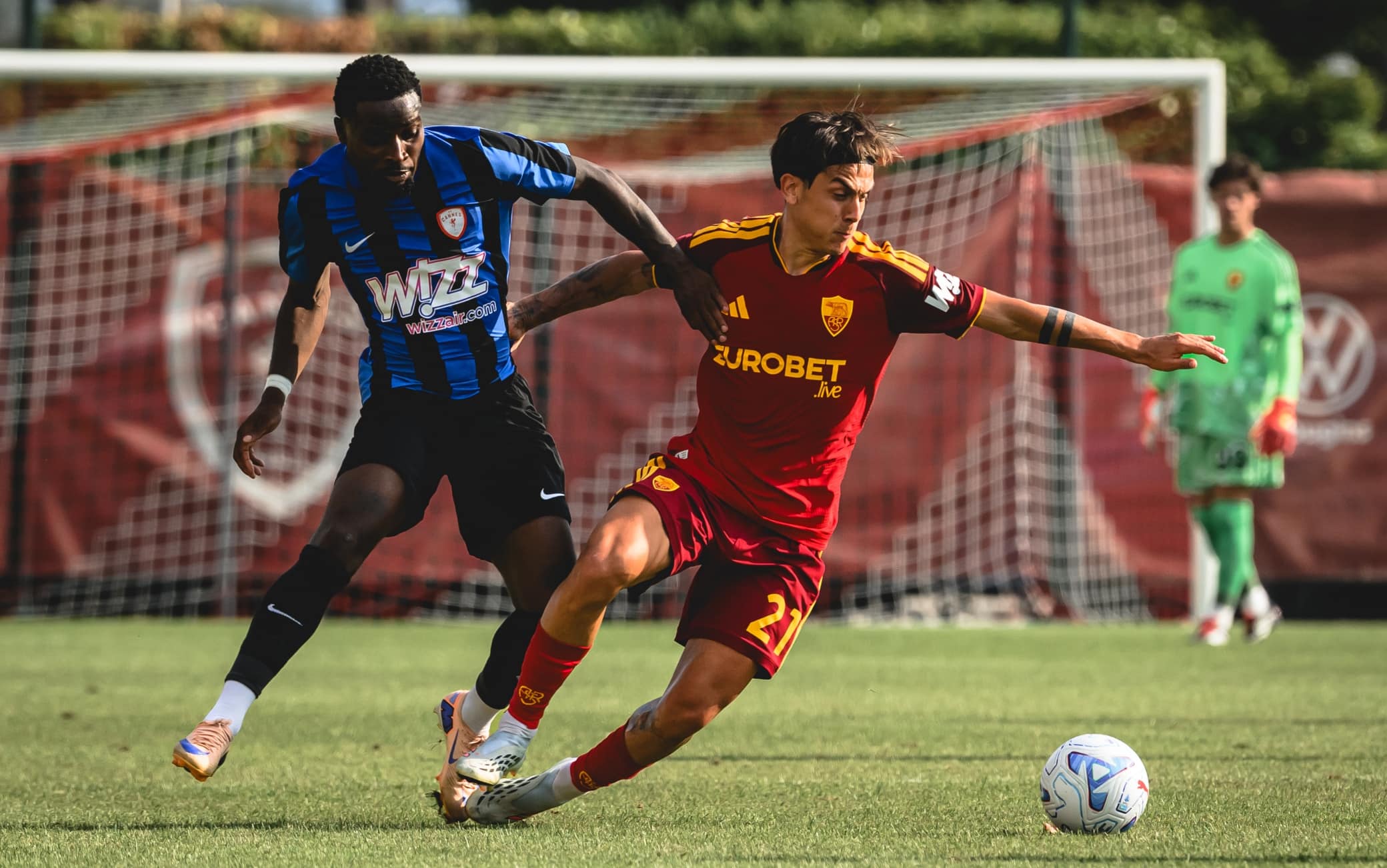 Cannes-Roma 3-3, doppietta di Dybala e gol di Malen. Giallorossi rimontati in amichevole