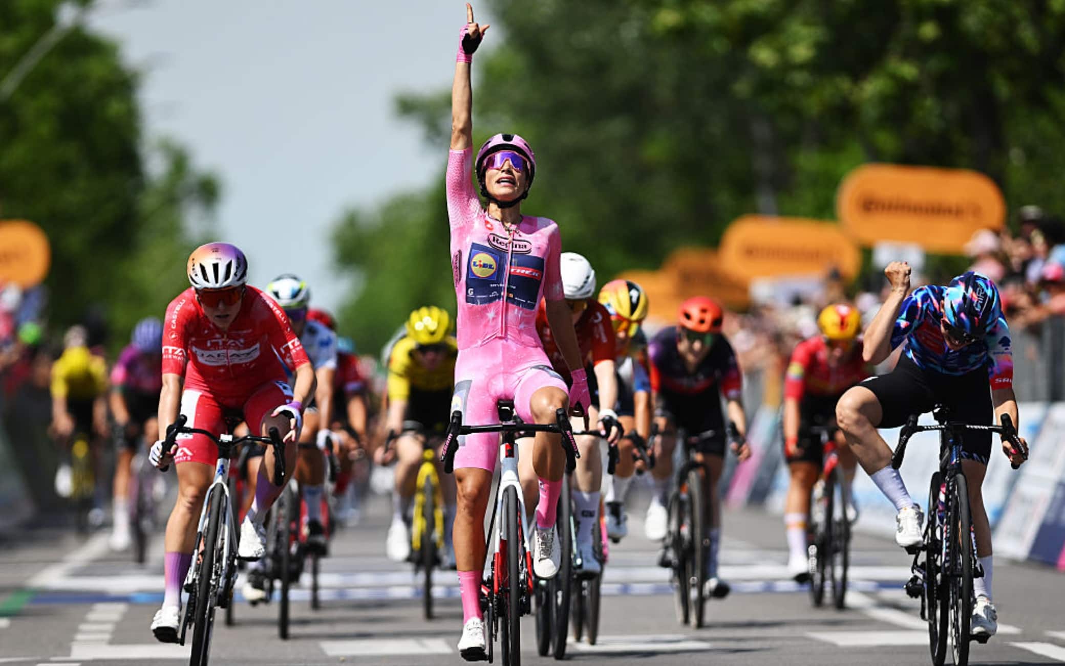 Giro Women, Elisa Balsamo vince la 2^ tappa a Caorle e resta in maglia rosa