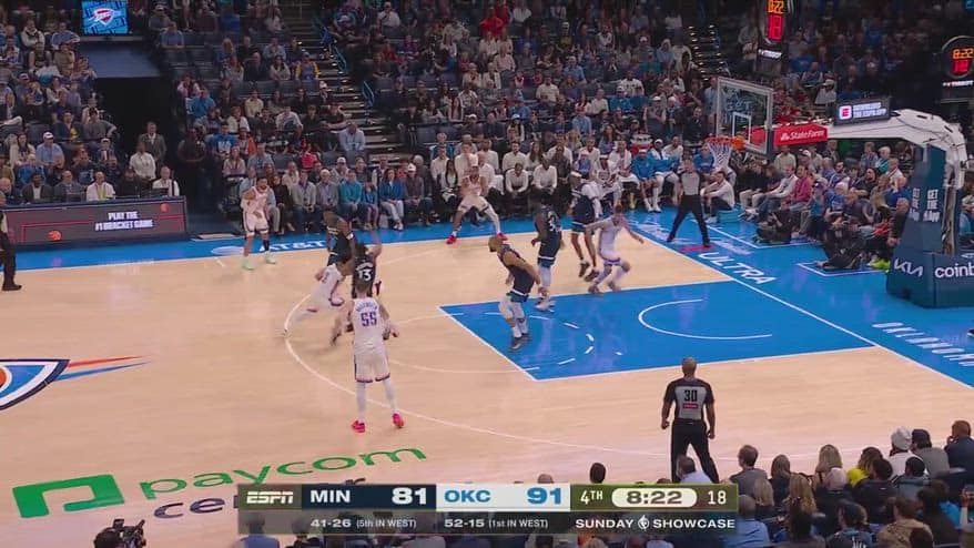 NBA, l'assist sotto le gambe di schiena di Hartenstein