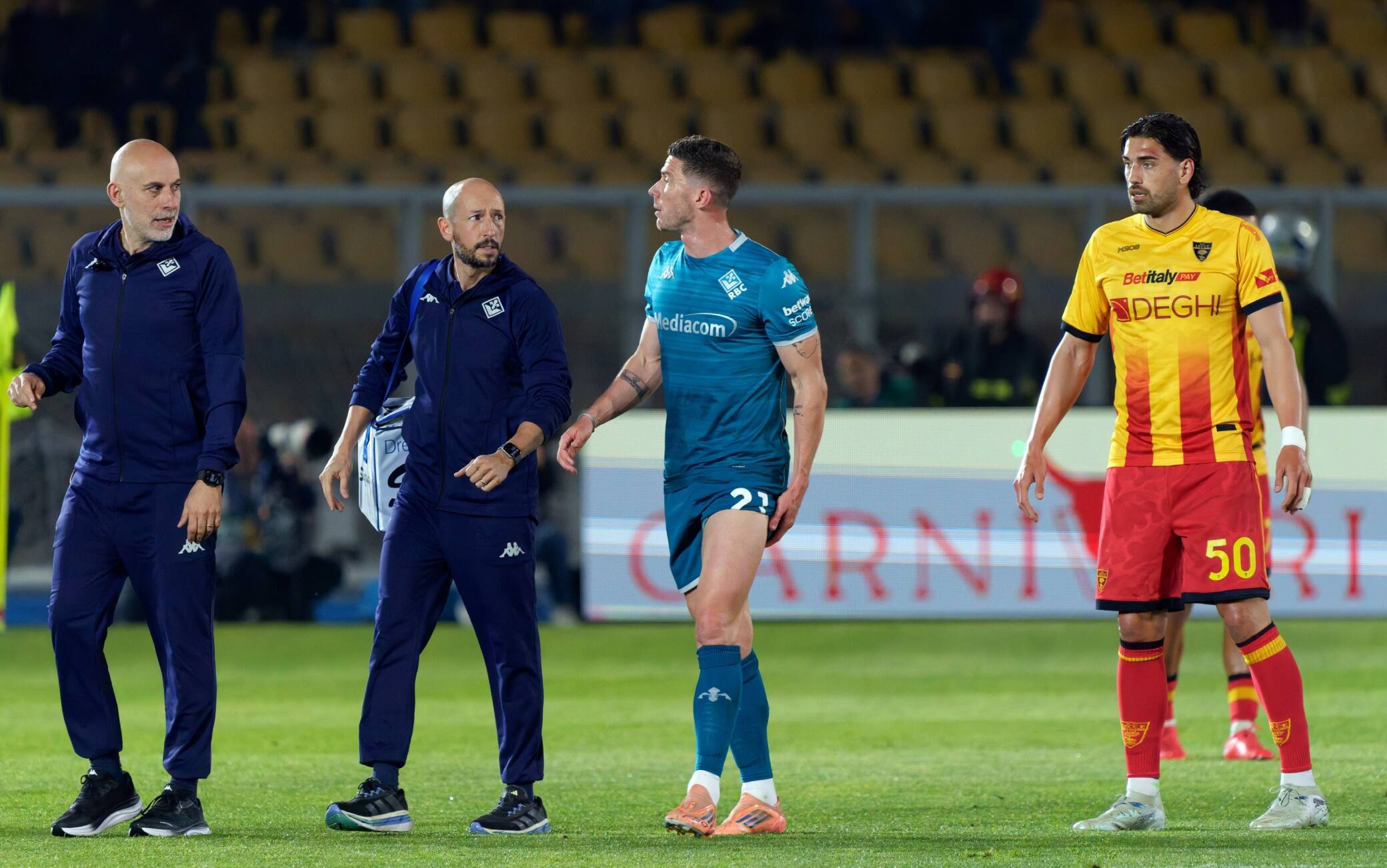 Lecce-Fiorentina, infortunio per Gosens: risentimento muscolare ai flessori