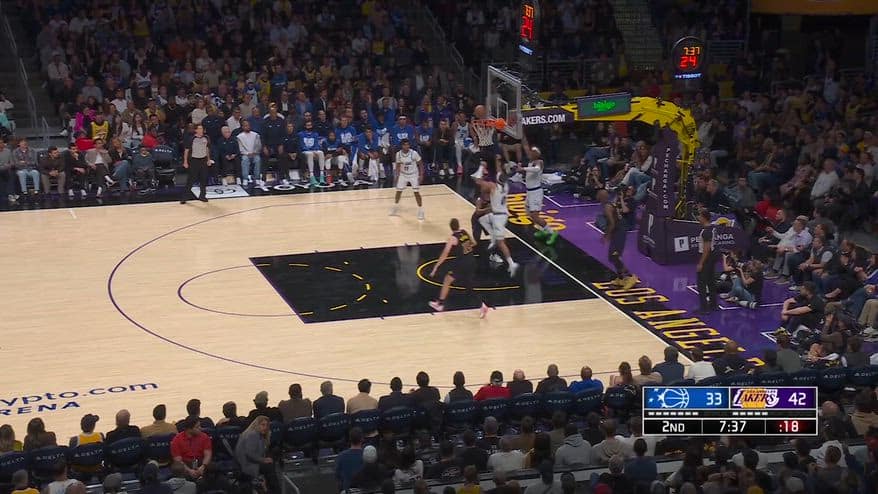 NBA, stoppata in chasedown per LeBron James su Banchero
