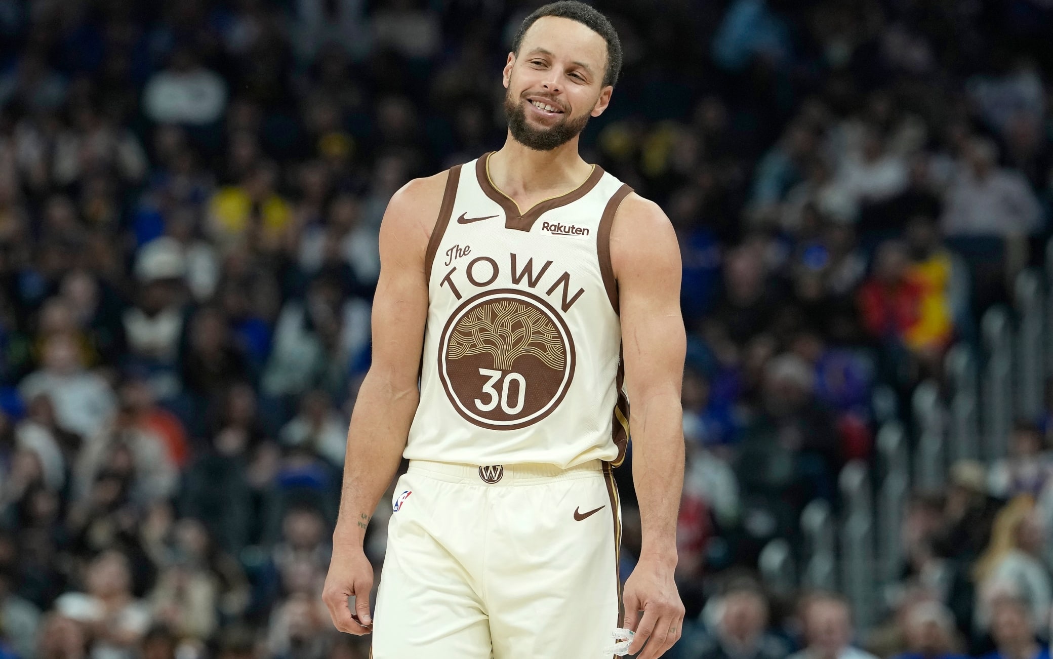 NBA, il ginocchio destro ferma Curry: niente All-Star Game per lui, rientro dopo la pausa