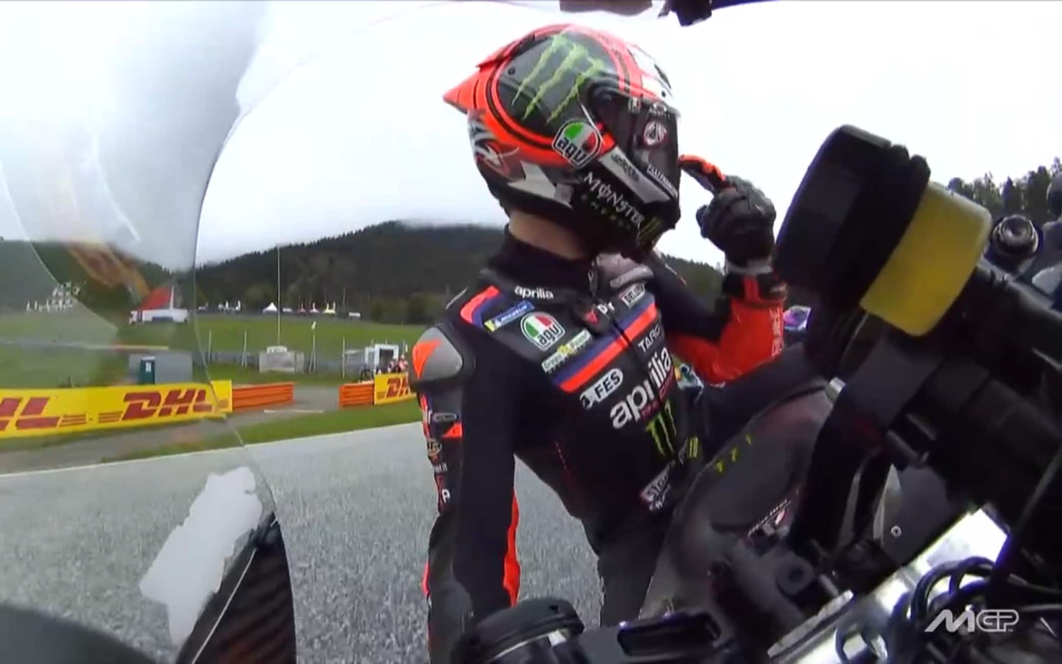 MotoGP, incomprensione tra Aprilia in Austria: il gesto di Bezzecchi a Martin. VIDEO
