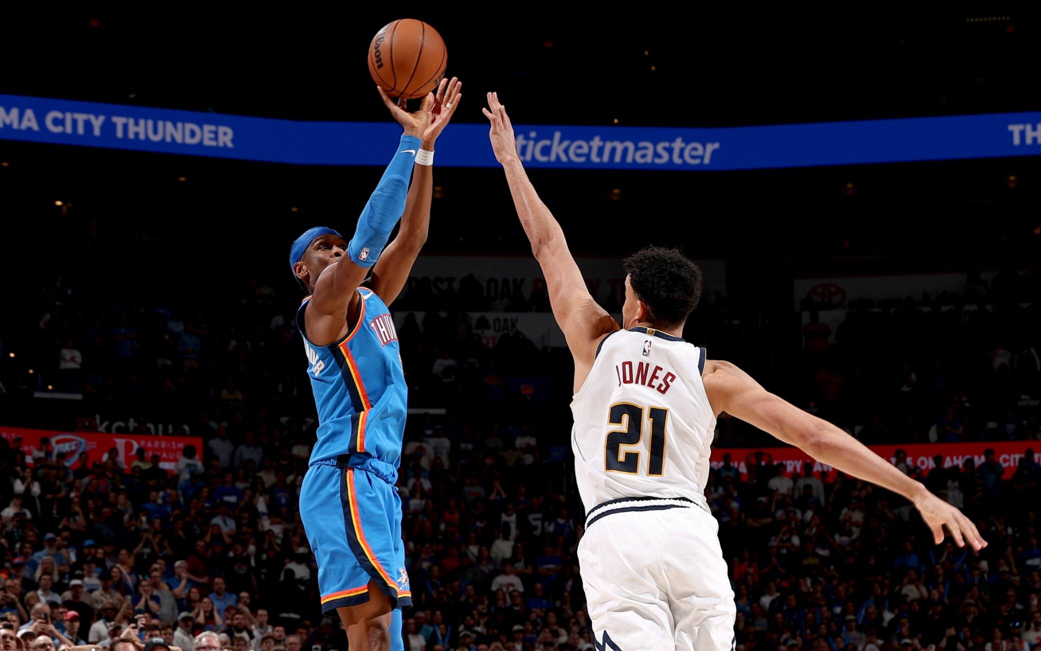 NBA, Shai Gilgeous-Alexander pareggia Wilt, poi segna il canestro della vittoria. VIDEO