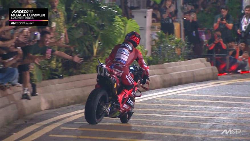 Ducati sfila per Kuala Lumpur: che 'traversi' per Marquez!