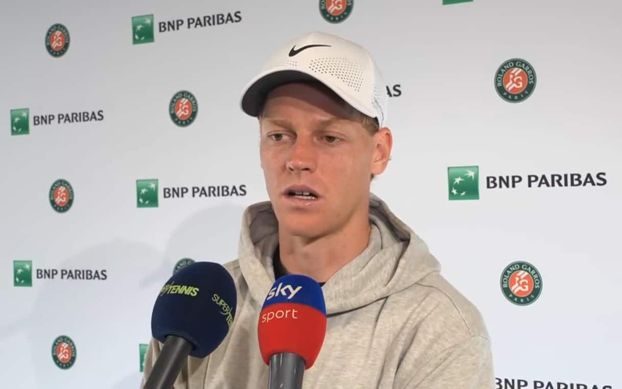 https://sport.sky.it/assets/images/604922a47bdded480305a9503e1ce359591e4e6e/skysport/it/tennis/video/2026/05/26/sinner-roland-garros-intervista-video-1101046/sinner_screen_19.jpg?im=Resize,width=1218