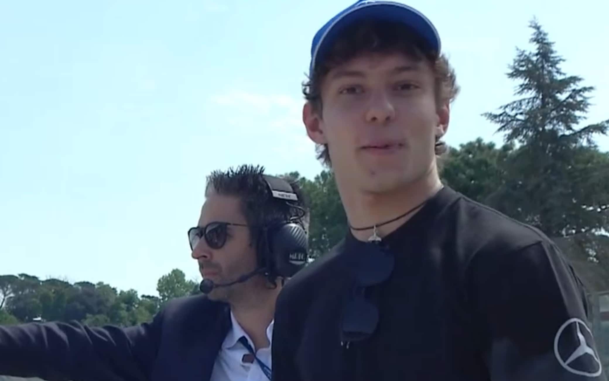 Kimi Antonelli superstar a Imola: fa lo starter alla 6 Ore tra gli applausi. Il VIDEO