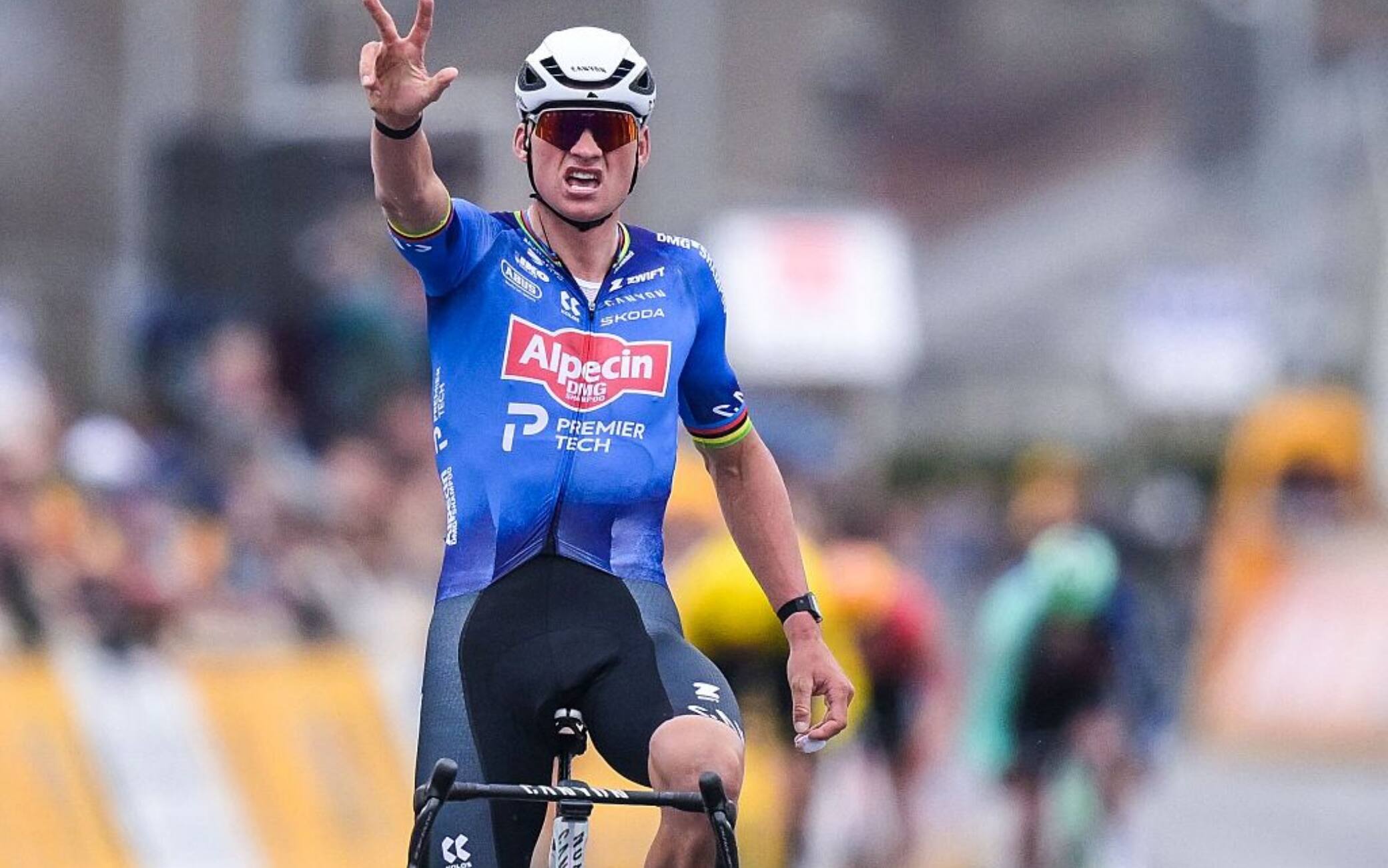 Van der Poel impone la sua legge alla Saxo Classic