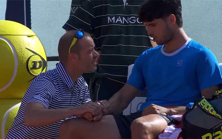 Alcaraz, problema al polso contro Virtanen all'Atp Barcellona