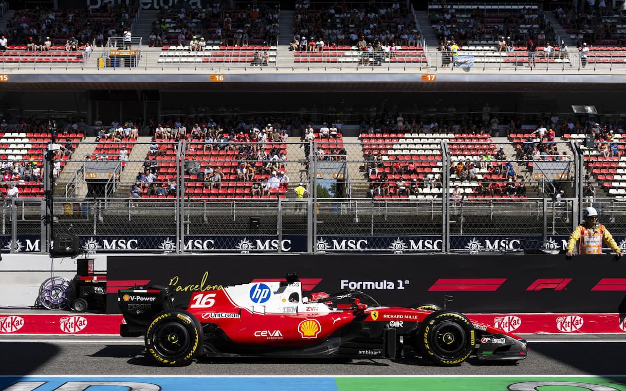 https://sport.sky.it/assets/images/61fafd0c391c54ece9990ebd74d37cab8f3022f9/skysport/it/motori/formula-1/video/2026/06/12/f1-gp-barcellona-capelli-commento-video-1104895/leclerc_ansa.jpg?im=Resize,width=1218