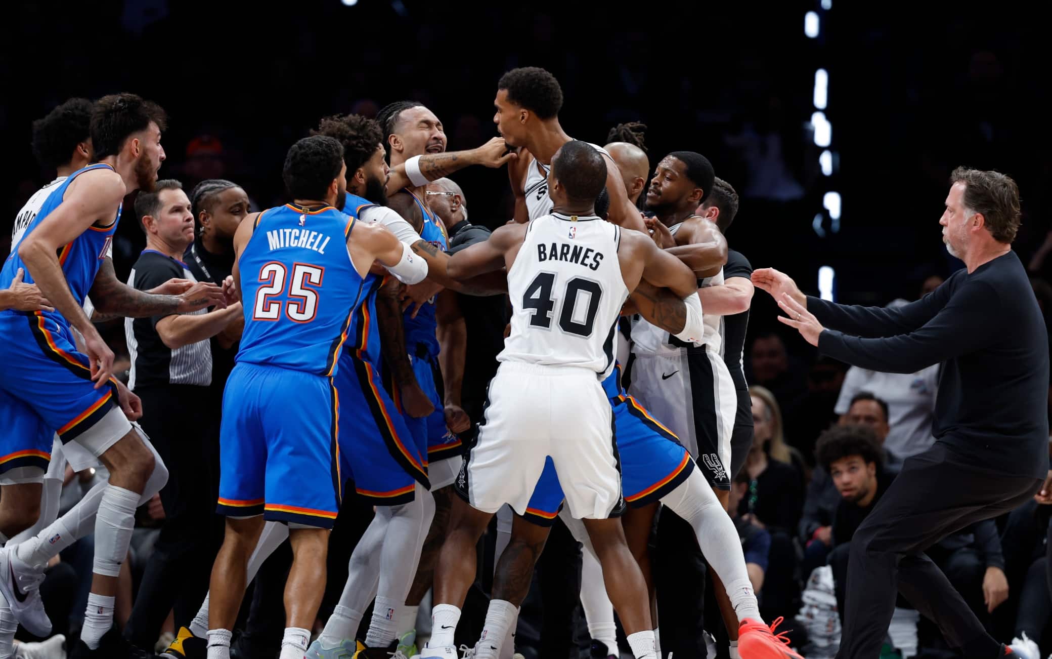 NBA: scintille tra Spurs e Thunder all'esordio stagionale