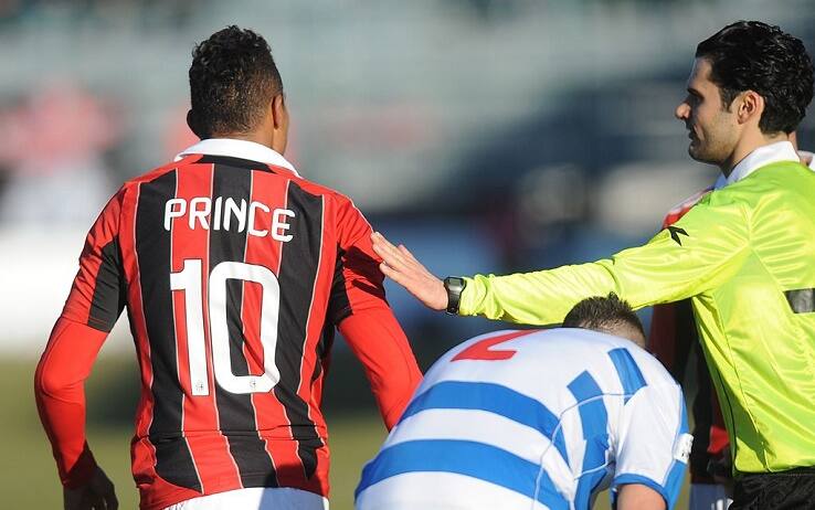 Ac Milan's Ghanaian defender Prince Kevin Boateng leaves the pitch during the friendly football match between Pro Patria and Ac Milan in Busto Arsizio on January 3, 2013. Boateng stormed off the pitch after racist chants from a group of fans on Thursday, forcing a friendly away game against fourth-tier club Pro Patria to be suspended. "Shame that these things still happen," the 25-year-old German-born Ghanaian player said on his Twitter account after the match was stopped in the 26th minute when he led his team off the pitch. Boateng picked up the ball, kicked it towards the stands and walked off the pitch in Pro Patria's home town of Busto Arsizio near Milan. AFP PHOTO / ALBERTO LINGRIA        (Photo credit should read ALBERTO LINGRIA/AFP via Getty Images)