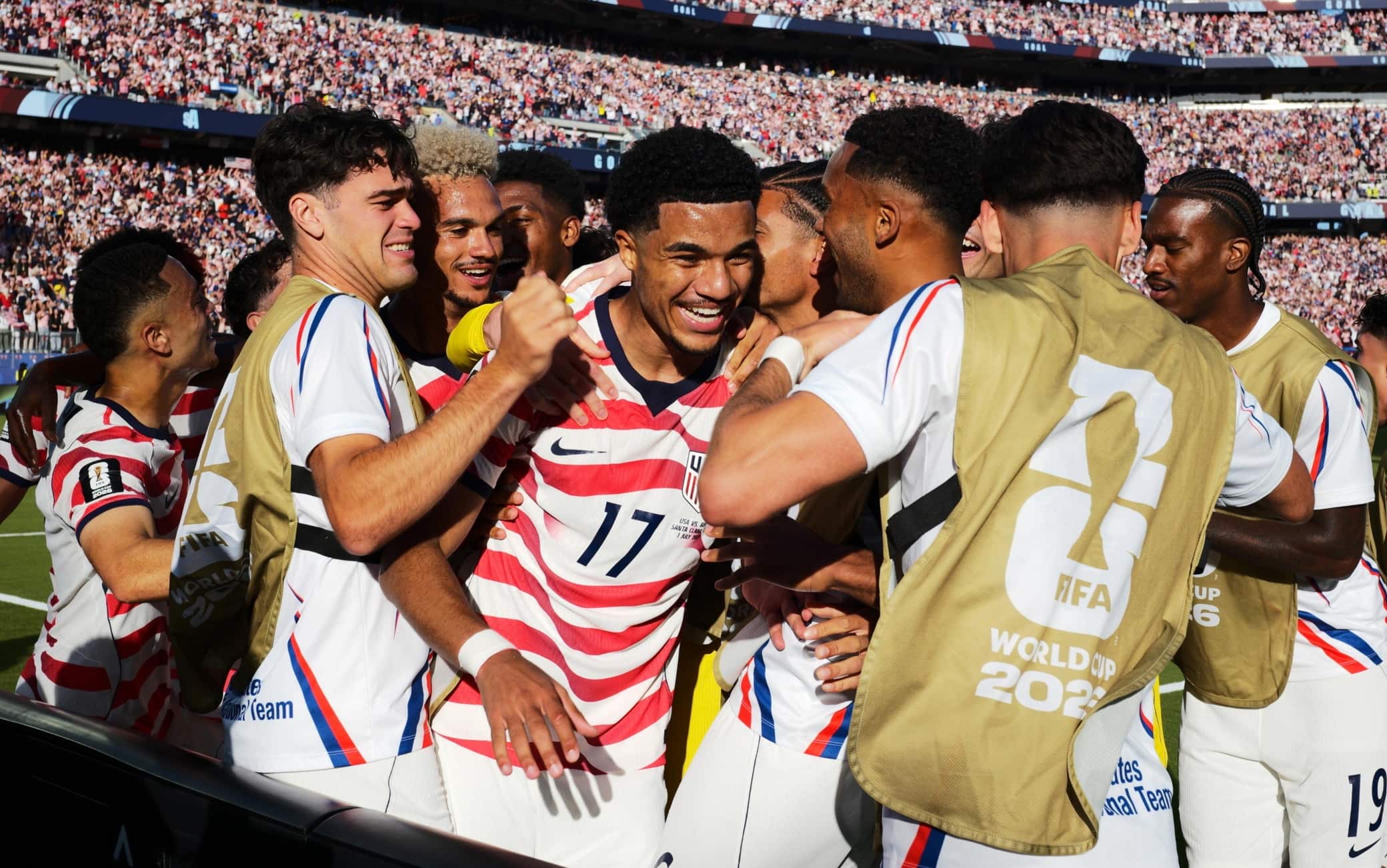 Gli Usa battono la Bosnia 2-0 e vanno agli ottavi. Balogun gol ed espulsione