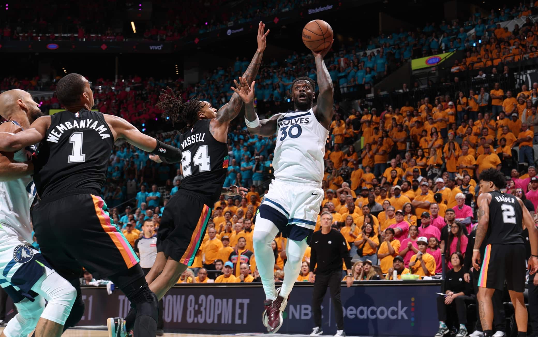 Playoff NBA, i risultati della notte: Minnesota passa a San Antonio, Knicks a valanga