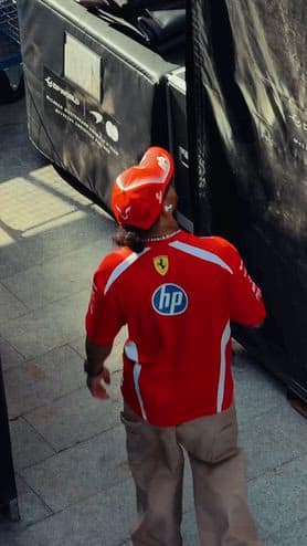 "Lewis, una foto!". Lo scherzo di Kimi Antonelli a Hamilton