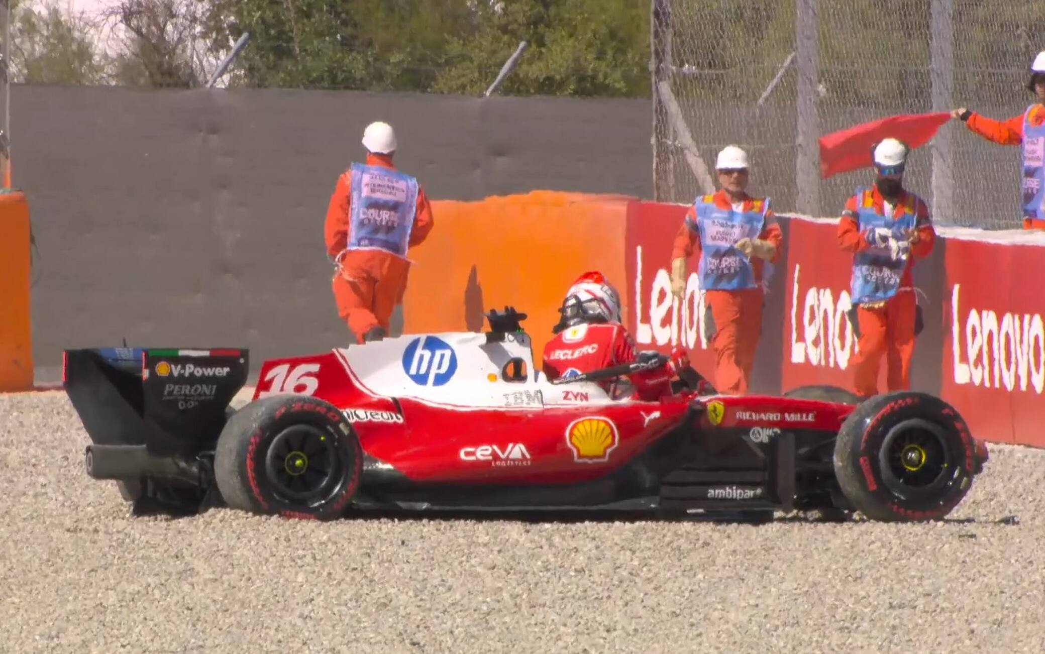 Leclerc, incidente nelle qualifiche del GP Barcellona: scatterà 10°. FOTO e VIDEO