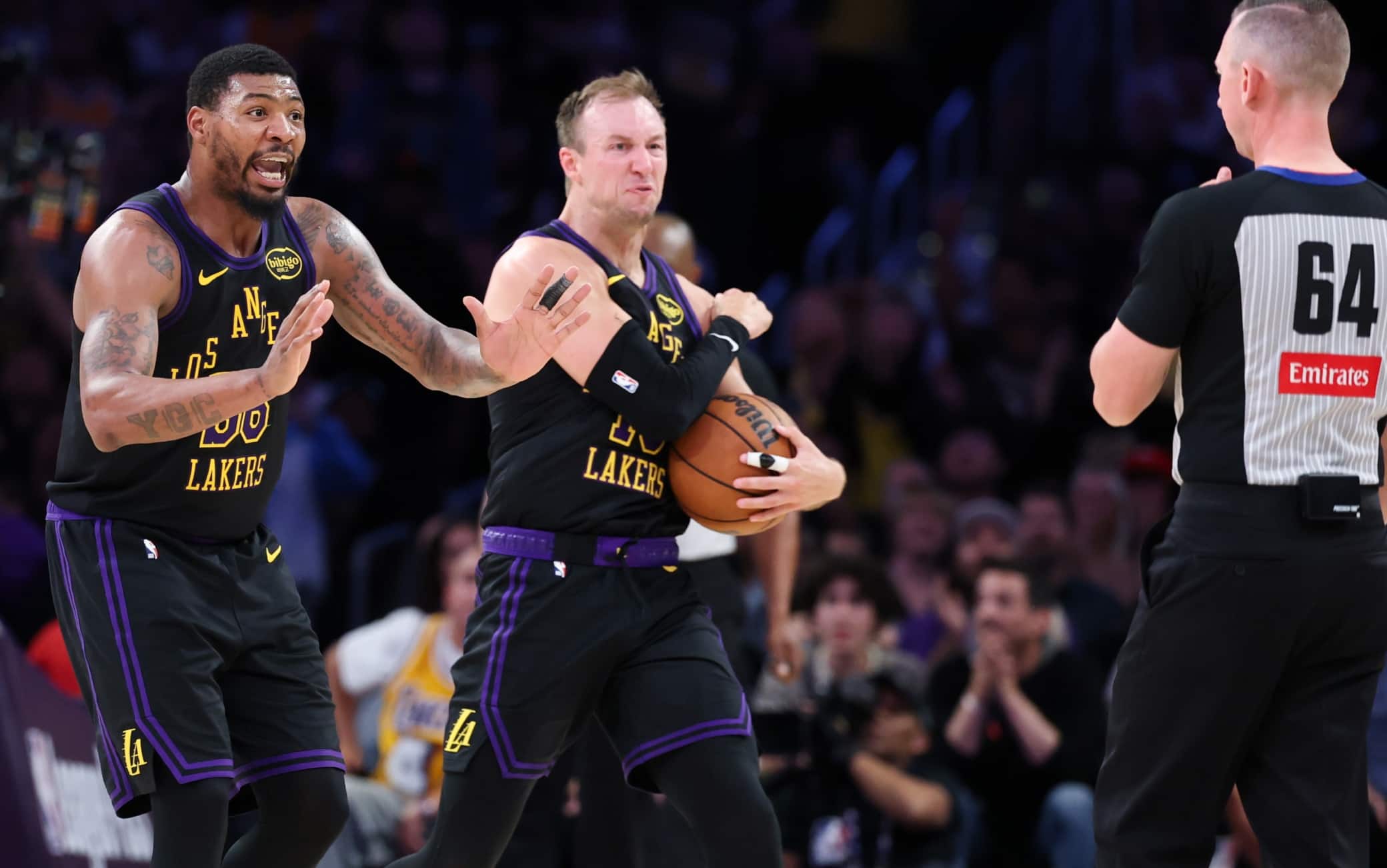  NBA, insulti agli arbitri dopo gara-4 a Houston: multe per Smart e Kennard in casa Lakers