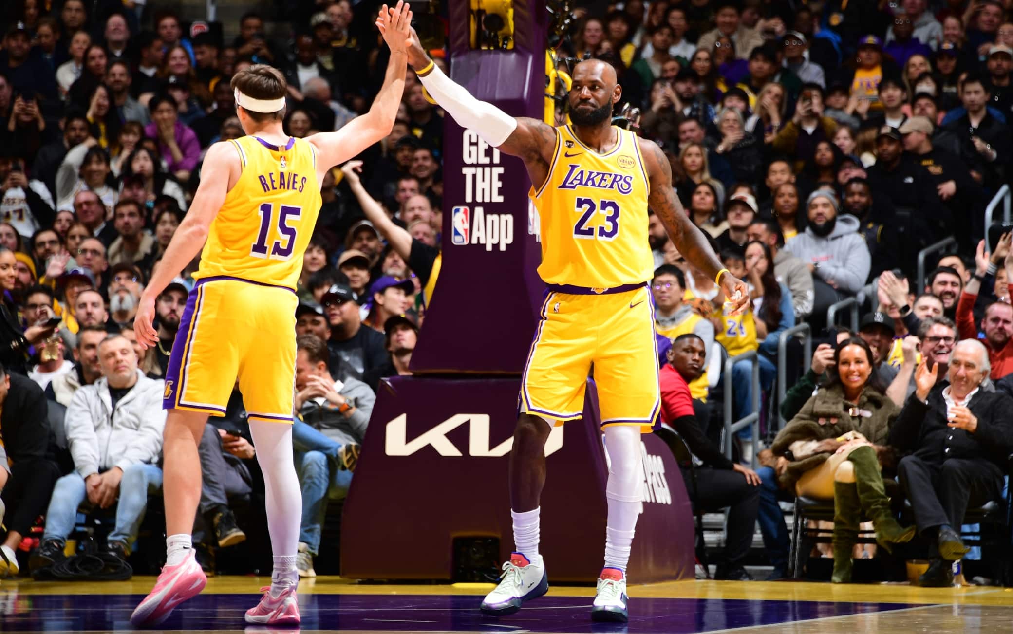NBA, i risultati della notte: i Lakers battono i Clippers in volata, vittorie Heat e Cavs