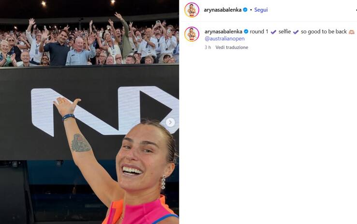 Sabalenka, selfie agli Australian Open con Federer e Laver. FOTO